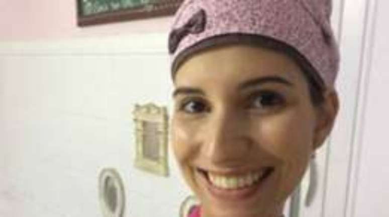 Jornalista de formação, Beatriz Franco publicou post no Facebook sobre como enfrentou próprio preconceito ao aceitar emprego como garçonete de uma loja de doces; post viralizou