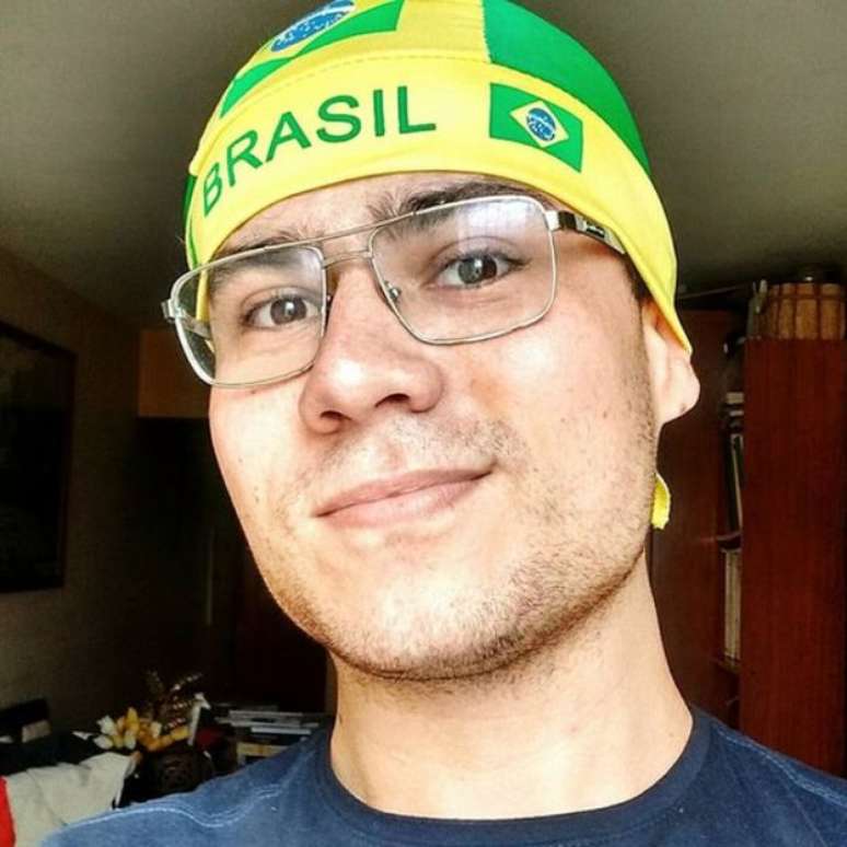 Smith Hays tem 34 mil seguidores no Facebook, onde se apresenta como um &#039;gay de direita&#039; 