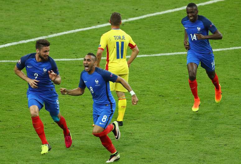 Golaço de Payet no final do jogo salva estreia francesa na Euro