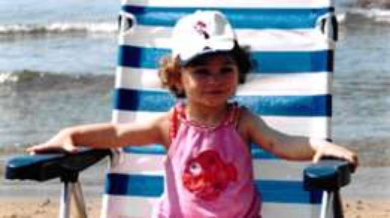 Celia come&ccedil;ou a perder habilidades que tinha adquirido por volta dos tr&ecirc;s anos