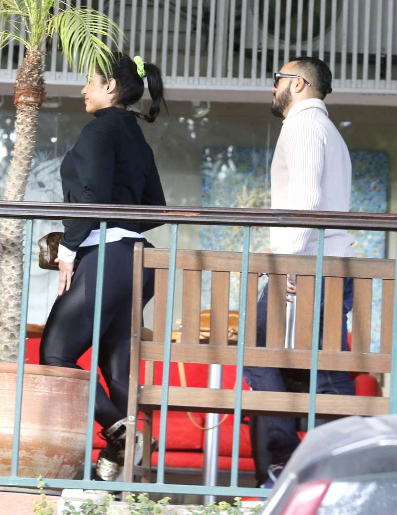 Gracyanne Barbosa e o cantor Belo almo&ccedil;aram em restaurante org&acirc;nico no Itanhanga no Rio de Janeiro.	