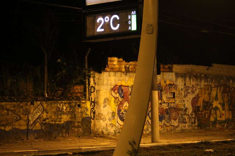 Termômetro marca 2ºC na região da Avenida Aricanduva, no Parque do Carmo, Zona Leste de São Paulo (SP)