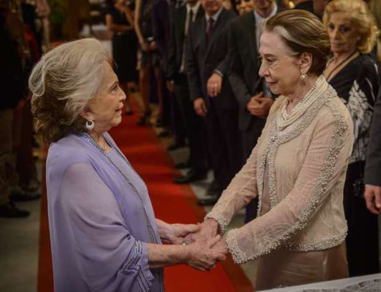Estela e Teresa na cerim&ocirc;nia de casamento (Foto: TV Globo/Divulga&ccedil;&atilde;o)