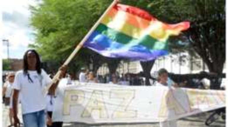 Segundo o Grupo Gay da Bahia, de janeiro a junho deste ano houve 16 casos de assassinatos de pessoas LGBT na Bahia e 123 no Brasil, em ações possivelmente motivadas por homofobia