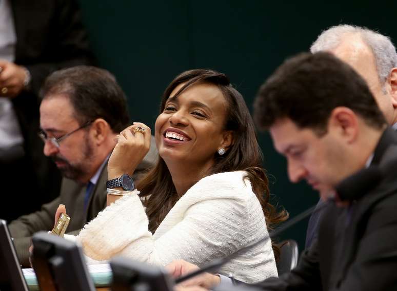 Tia Eron teve atuação de destaque na aprovação