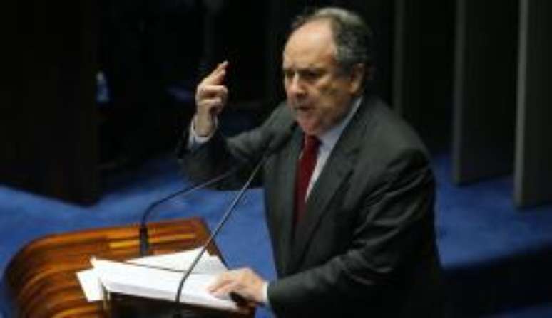 Cristovam Buarque pediu cautela a Renan na análise do impeachment do procurador-geral