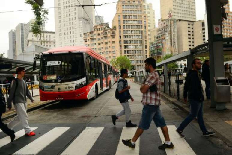 Pesquisa do IBGE constatou que transportes e serviços auxiliares de transportes registraram queda de 2 pontos percentuais