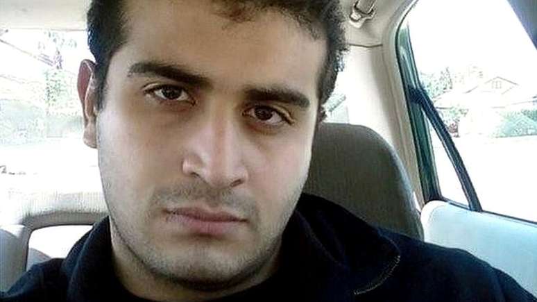 Omar Mateen havia prometido lealdade ao grupo 'Estado Islâmico', disse a polícia