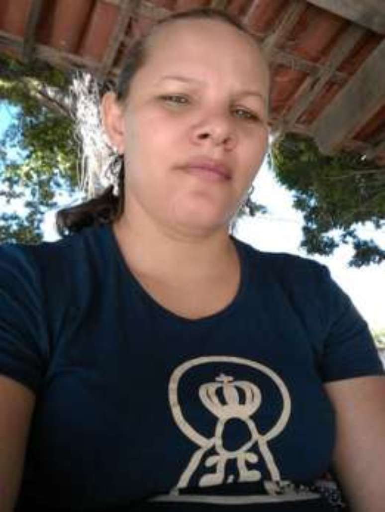 Ap&oacute;s perder o filho, Claudilene tenta retomar o trabalho para pagar d&iacute;vidas