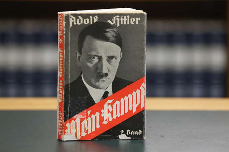 A edição 1941 do livro de Adolf Hitler está na biblioteca do Museu Histórico Alemão, que fica em Berlim.