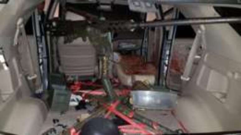 Atiradores usaram metralhadora pesada para atacar carro blindado