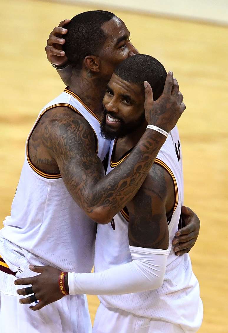 Kyrie Irving e J. R,. Smith