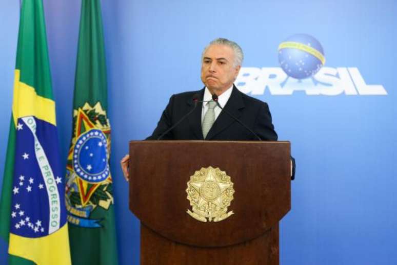 Brasília -  O  presidente interino da República, Michel Temer, fará, na próxima segunda-feira (20), no Palácio do Planalto, uma reunião com todos os governadores para negociar uma solução para a dívida dos estados 