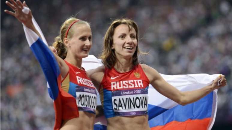 Mariya Savinova (dir.) venceu os 800m rasos em 2012 e Ekaterina Poistogova ficou em 3º: ambas foram acusadas de doping