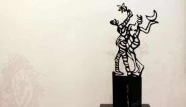 Brasileiro radicado em Portugal recebe prêmio em festival de arte contemporânea na Rússia