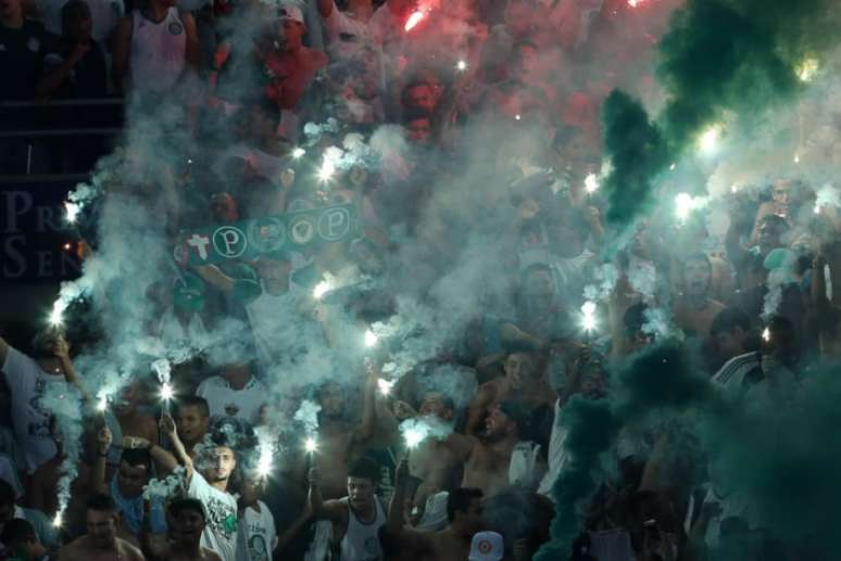 
                        
                        
                    Torcida do Palmeiras faz festa na arena (Foto: Cesar Greco)