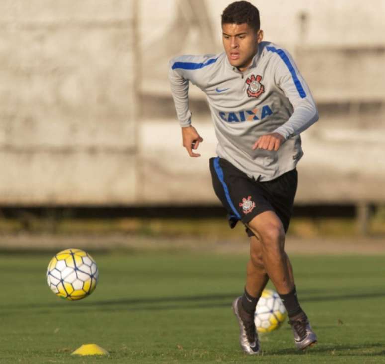 
                        
                        
                    Léo Santos, durante treino do Corinthians. Ele pode estrear nesta quarta (Foto: Daniel Augusto Jr/Corinthians)