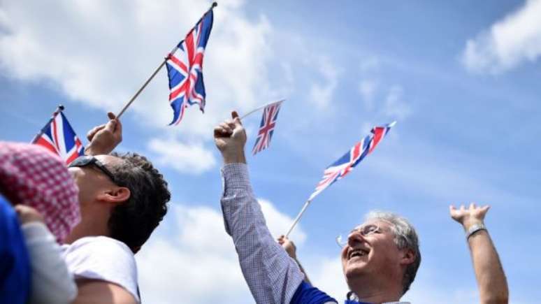 Simpatizantes da UE dizem que junto a aliados Reino Unido é "mais forte" política e economicamente