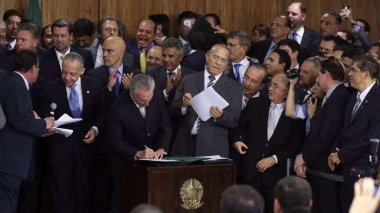 Gabinete de Temer enfrenta problemas 