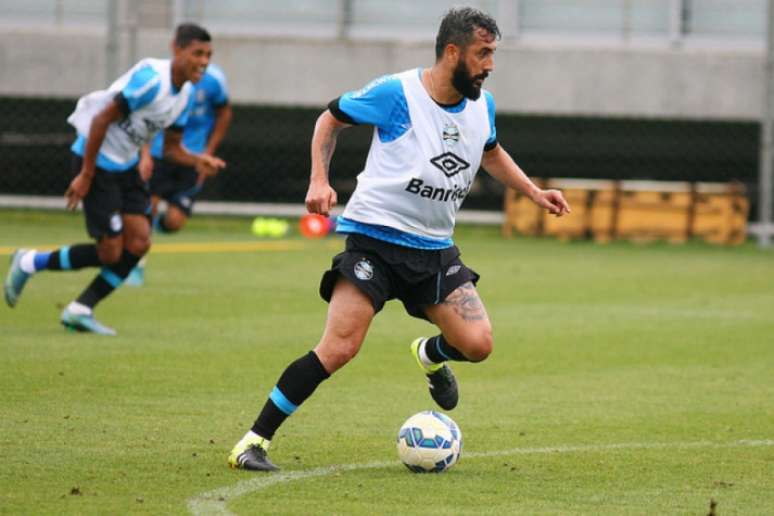 
                        
                        
                    Douglas afirmou que não liga para críticas (Foto: Lucas Uebel/Grêmio)