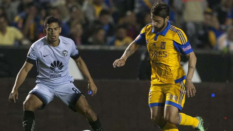 
                        
                        
                    Rafael Sóbis é alvo do Cruzeiro (Foto: Julio Cesar Aguilar Fuentes / AFP)