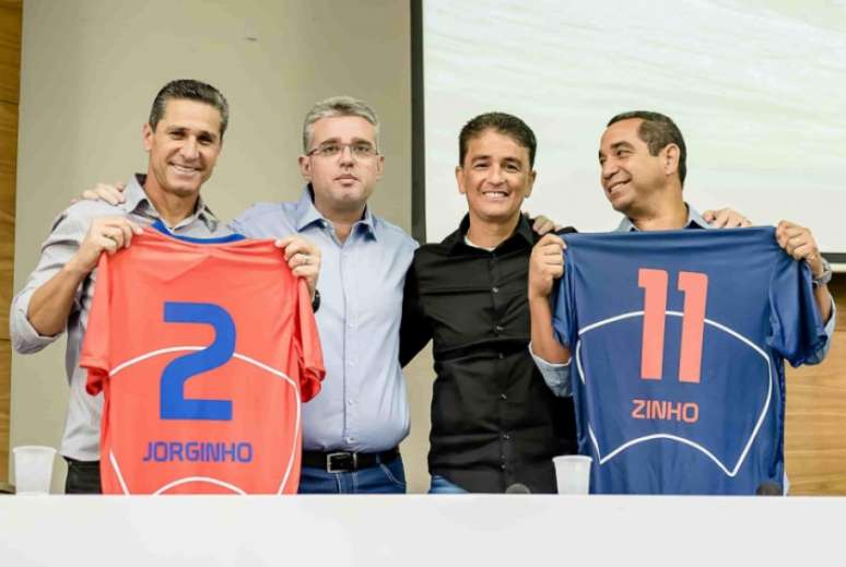 
                        
                        
                    Jorginho, Zinho, técnico e auxiliar do Vasco, além de Bebeto juntos em evento (Foto: Divulgação)