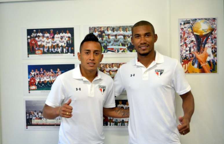 
                        
                        
                    Cueva e Getterson são recebidos pelo São Paulo no CT da Barra Funda (Foto: Juca Pacheco/saopaulofc.net)