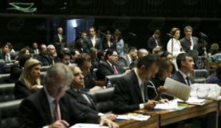 O presidente interino da Câmara, Waldir Maranhão (PP-MA), autorizou a instalação de uma comissão especial para analisar a matéria