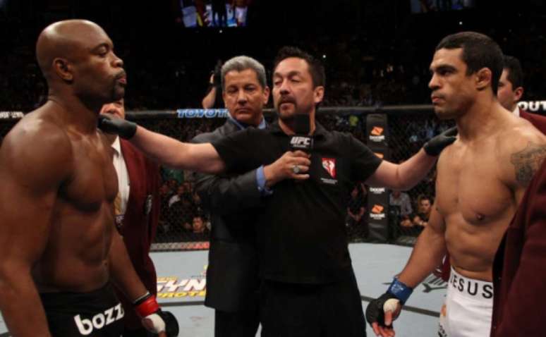Anderson Silva e Vitor Belfort se enfrentaram no UFC 126 (FOTO: Divulgação/UFC)