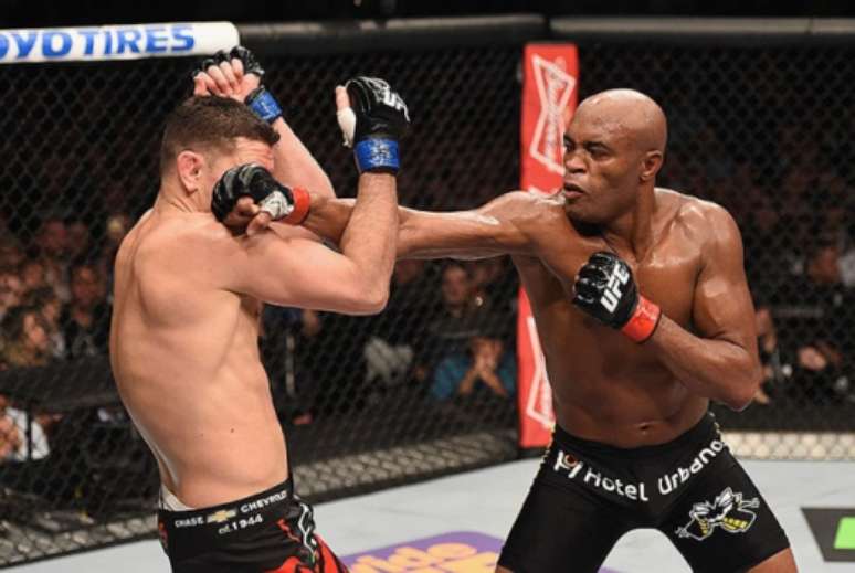 Anderson Silva em confronto diante de Nick Diaz (Foto: Divulgação/UFC)