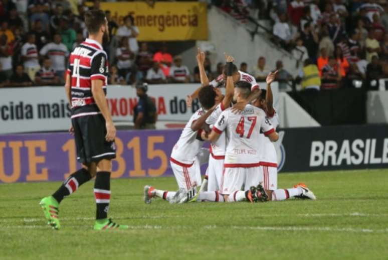 
                        
                        
                    Flamengo venceu o Santa Cruz no Arruda (Foto: Carlos Ezequiel Vannoni/Eleven/Lancepress!)