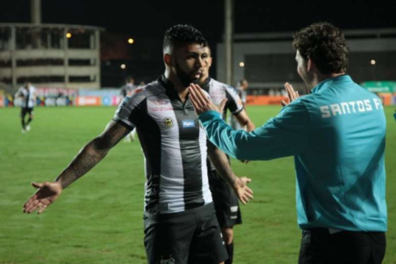 
                        
                        
                    Santos venceu o Fluminense nesta quarta-feira, e Lucas Lima começou no banco (Foto: Gilson Borba/Futura Press)