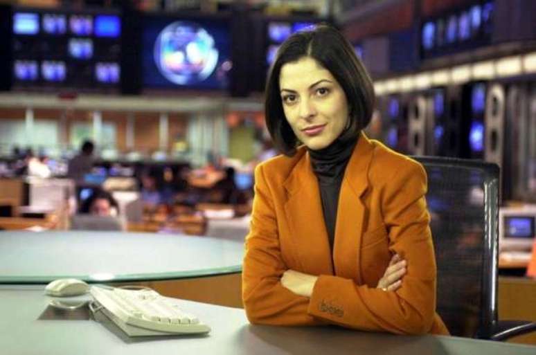 A jornalista na bancada do Jornal da Globo, no in&iacute;cio dos anos 2000 (Foto: Divulga&ccedil;&atilde;o/Globo)