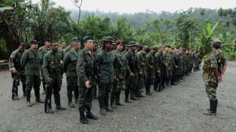 Guerrilheiros contam que nas Farc não há amigos, apenas companheiros, camaradas