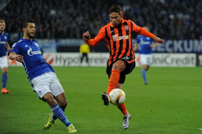 
                        
                        
                    Marlos fez de calcanhar contra o Schalke (Foto: Divulgação / Site oficial)