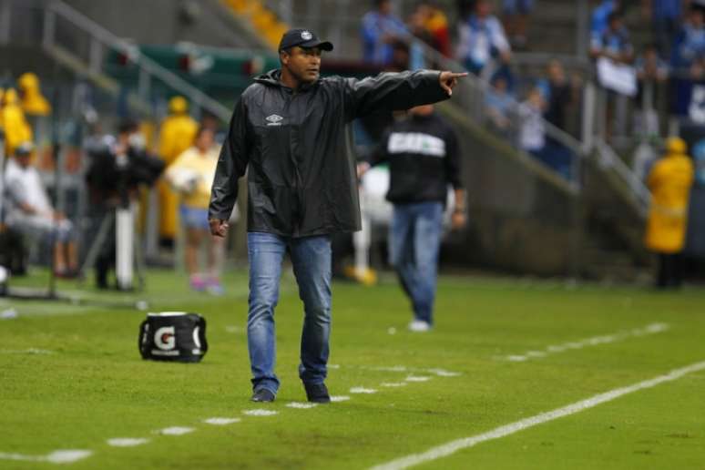 Roger Machado está suspenso por uma partida (Foto: Lucas Uebel/Grêmio)