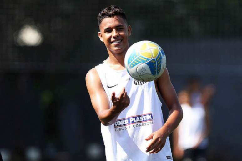 
                        
                        
                    André Pomilio marcou cinco gols na última partida do sub-17 do Santos (FOTO: Pedro Ernesto Guerra)