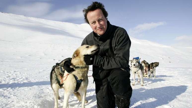 Cameron ganhou atenção da mídia em 2005, com fotos de uma viagem ao Ártico