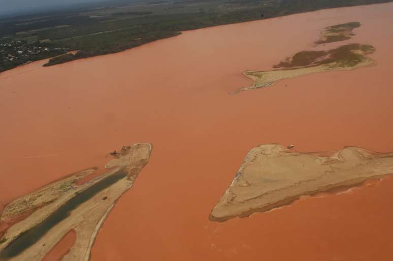 Mais de 30 municípios de Minas Gerais e do Espírito Santo foram afetados pelo rompimento da barragem, com danos profundos ao meio ambiente