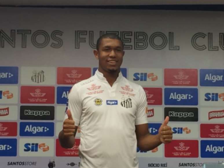 Atacante foi apresentado com a camisa 22