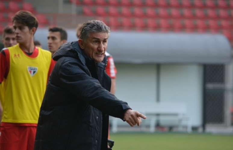 
                        
                        
                    Técnico Edgardo Bauza comentou sobre situação de zagueiro e lamentou derrota para o Santos (Foto: Érico Leonan/saopaulofc.net)