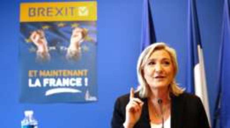 Marine Le Pen, na França, é porta-voz de agenda anti-UE