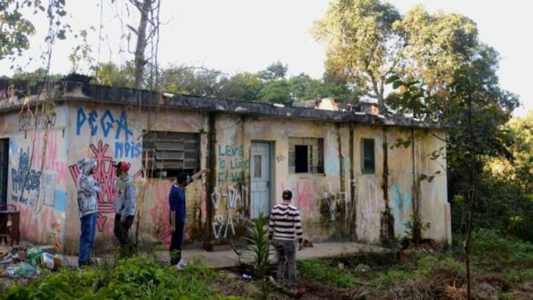 Moradores visitam área de parque que querem transformar em polo cultural