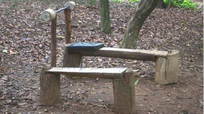 Academia improvisada construída pelos próprios moradores em parque no Itaim Paulista