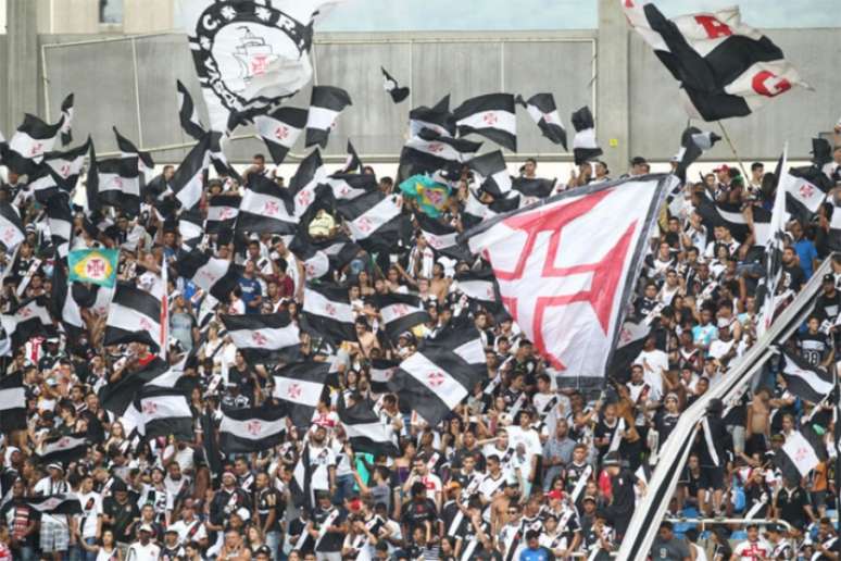 
                        
                        
                    Torcida do Vasco faz a festa (Foto: Paulo Sergio)