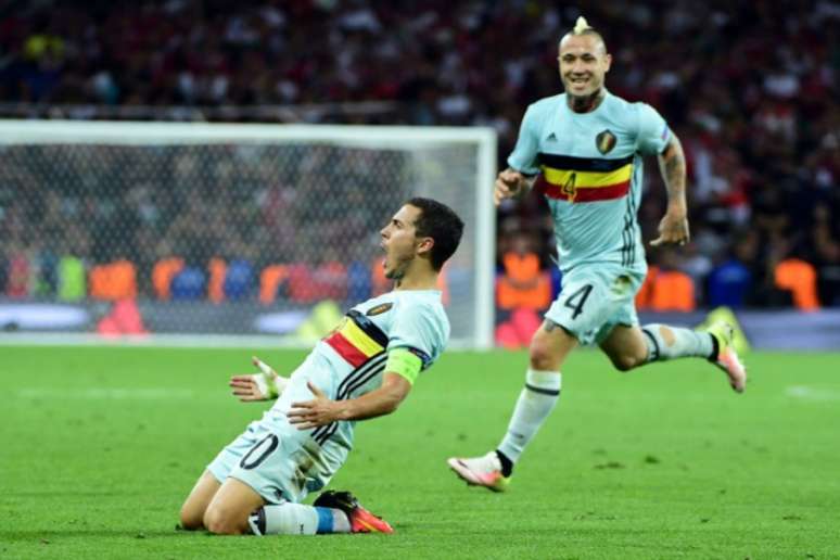 
                        
                        
                    Hazard comemora o seu gol na goleada sobre a Hungria (Foto: Emmanuel Dunand / AFP)