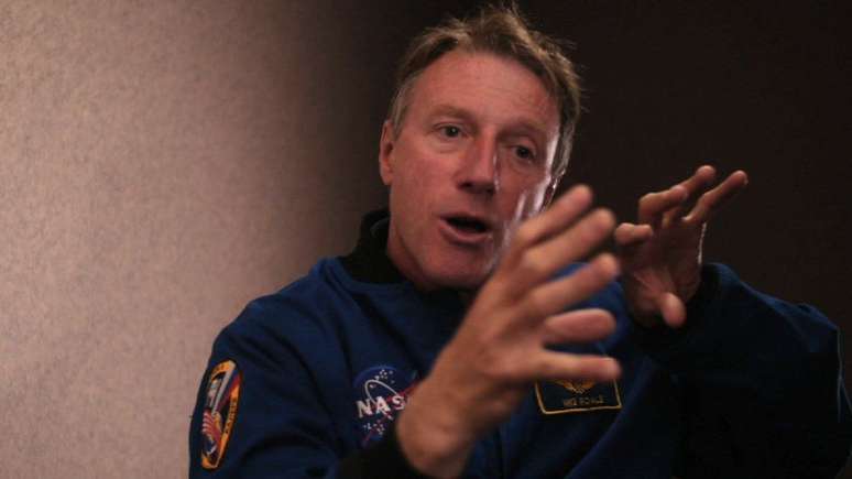 Michael Foale sugeriu o disparo dos foguetes da cápsula Soyuz