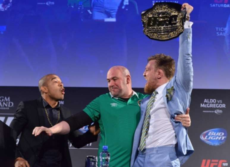 José Aldo encara Conor McGregor no UFC 194 (FOTO: Getty Images)