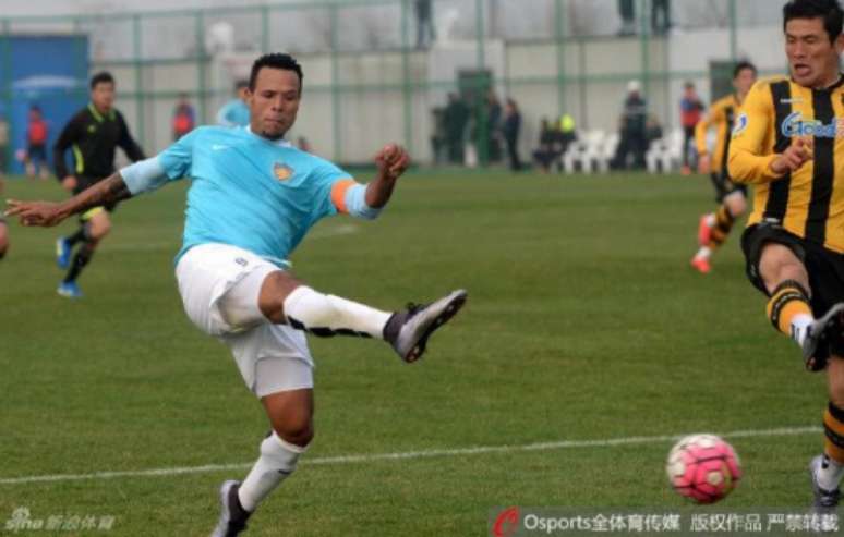 Luis Fabiano: contratado pelo Tianjin Songjian, quando estava sem contrato