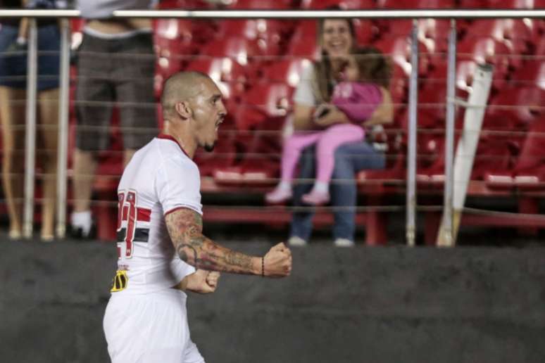 
                        
                        
                    Maicon vibra com um de seus três gols com a camisa do São Paulo (Foto: Ale Cabral/Lancepress!)